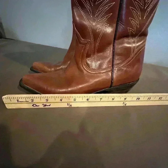 STEVE MADDEN BOOTS {size Unknown}with measuring tap 10” some marks and peeling - Picture 13 of 13